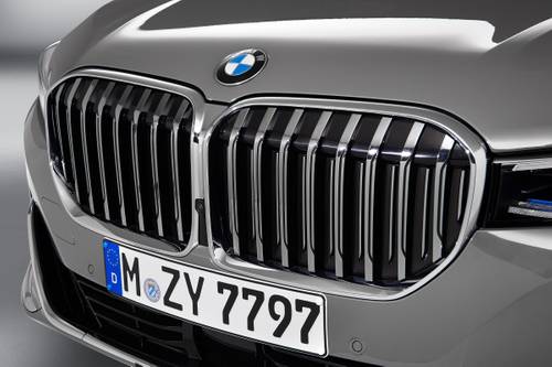 BMW 7 Series 750i xDrive Sedan Front Badge