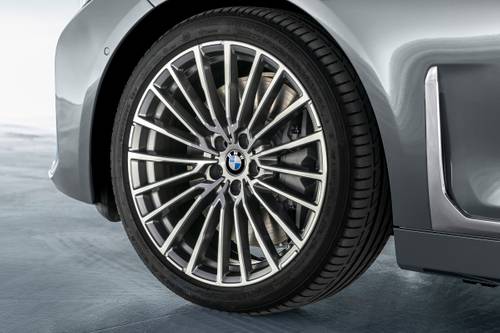 BMW 7 Series 750i xDrive Sedan Wheel