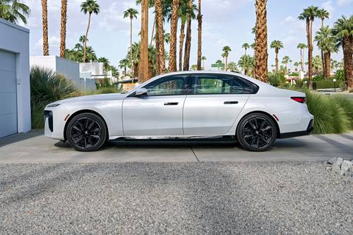 2025 BMW 7 Series 760i xDrive Sedan Profile Shown