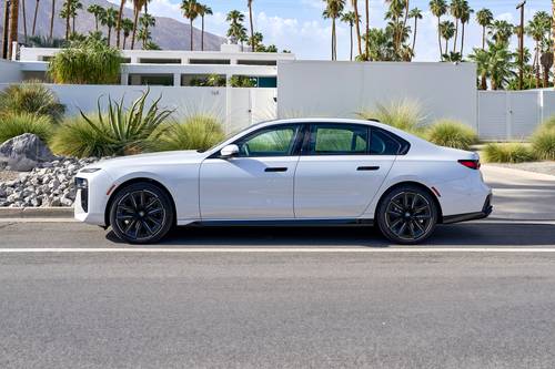 2025 BMW 7 Series 760i xDrive Sedan Profile Shown