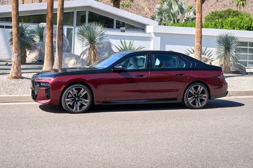 2025 BMW 7 Series 760i xDrive Sedan Profile Shown