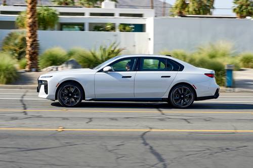 2025 BMW 7 Series 760i xDrive Sedan Profile Shown