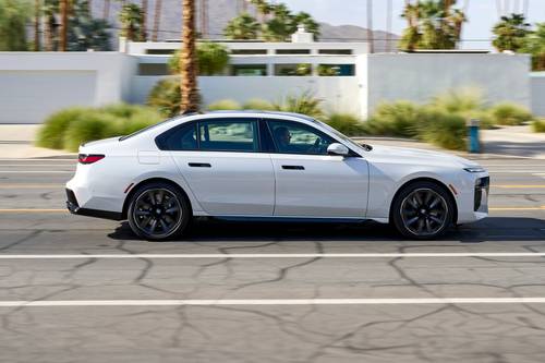 2025 BMW 7 Series 760i xDrive Sedan Profile Shown