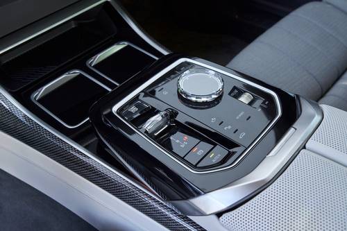 2025 BMW 7 Series 760i xDrive Sedan Shifter