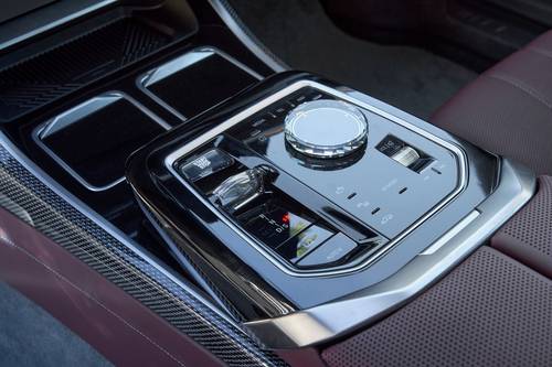 2025 BMW 7 Series 760i xDrive Sedan Shifter