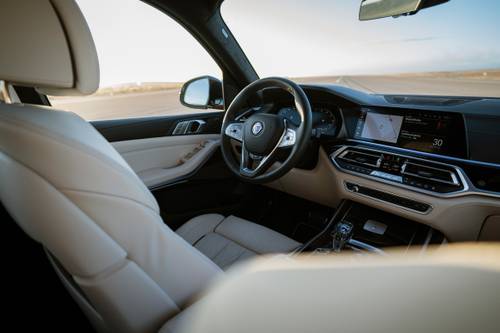 BMW ALPINA XB7 4dr SUV Steering Wheel Detail