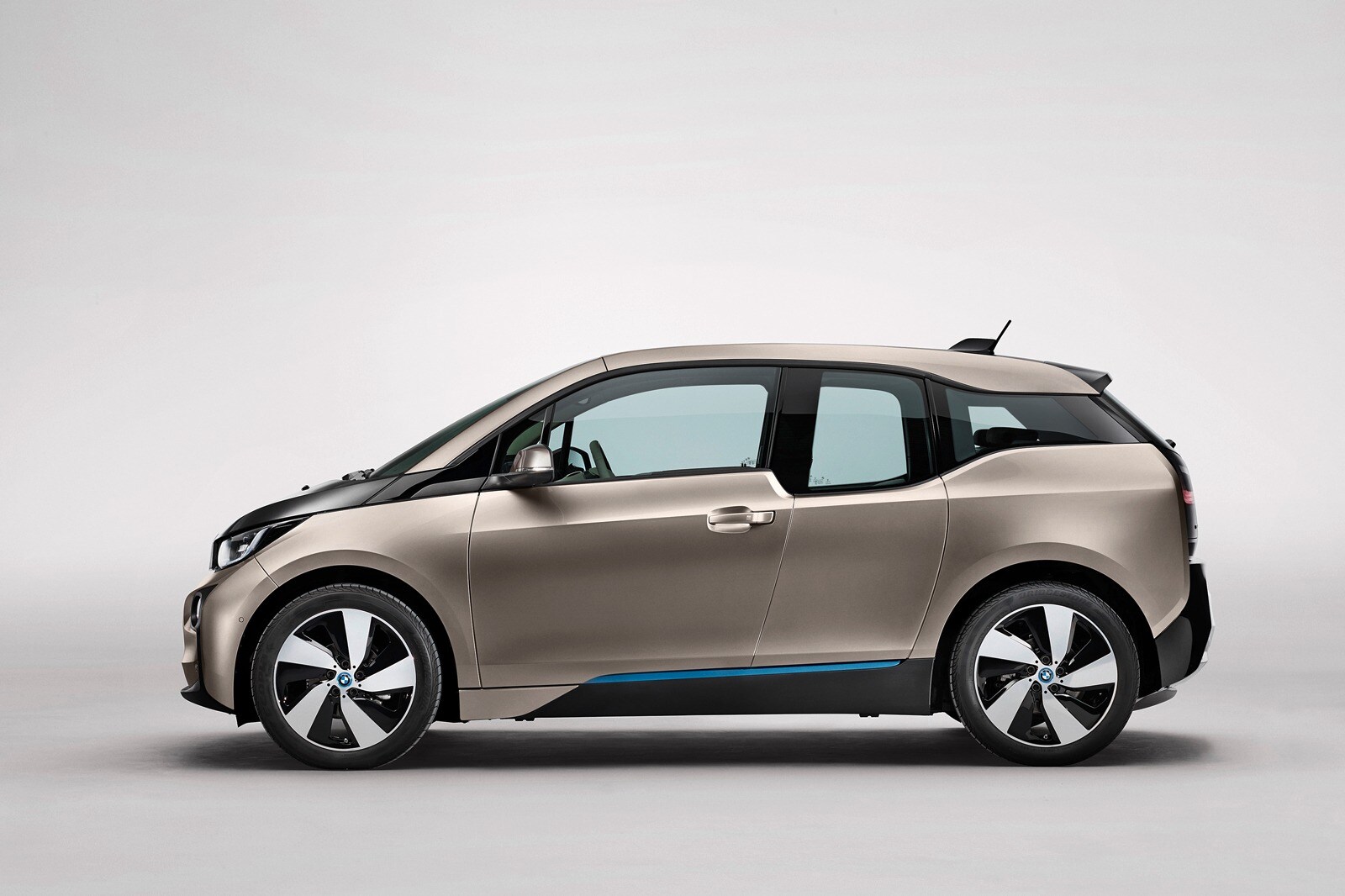2014 15 bmw i3 2014 16 mini cooper s recalled for airbag problem