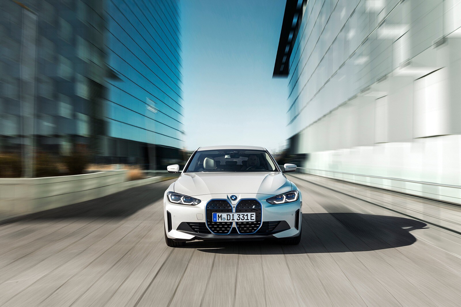 First Look: BMW Adds Cheaper i4 eDrive35 for 2023 | Edmunds