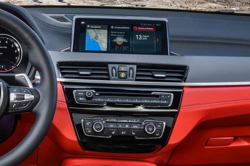 2022 BMW X2 M35i 4dr SUV Center Console