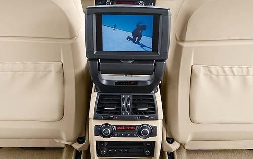 2010 BMW X6 xDrive50i Rear Entertainment Display Detail
