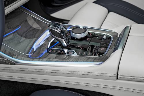 2020 BMW X7 xDrive40i 4dr SUV Shifter. Options Shown.