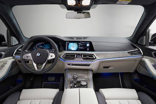 BMW X7 xDrive40i 4dr SUV Dashboard. Options Shown.
