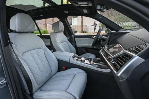 2025 BMW X7 M60i 4dr SUV Interior