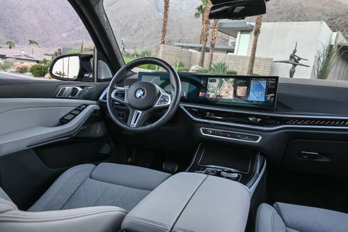 2025 BMW X7 M60i 4dr SUV Steering Wheel Detail