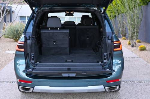 2025 BMW X7 xDrive40i 4dr SUV Rear Seats Down