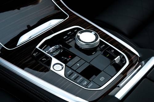2025 BMW X7 xDrive40i 4dr SUV Shifter