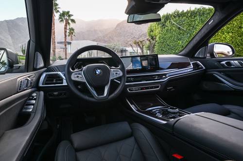 2025 BMW X7 xDrive40i 4dr SUV Steering Wheel Detail