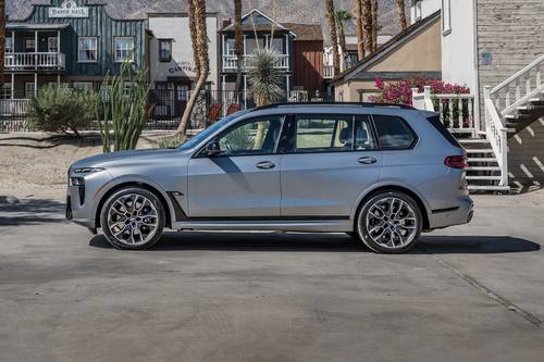 2026 BMW X7 M60i 4dr SUV Profile