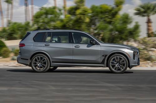 2026 BMW X7 M60i 4dr SUV Profile