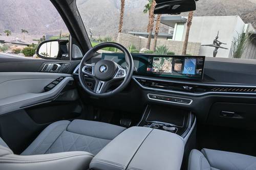 2026 BMW X7 M60i 4dr SUV Steering Wheel Detail
