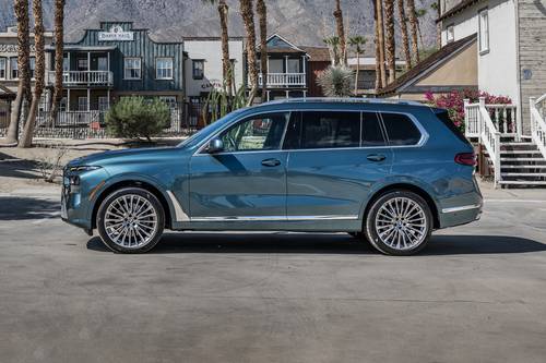 2026 BMW X7 xDrive40i 4dr SUV Profile