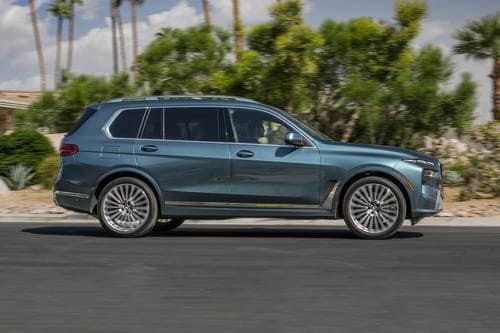 2026 BMW X7 xDrive40i 4dr SUV Profile