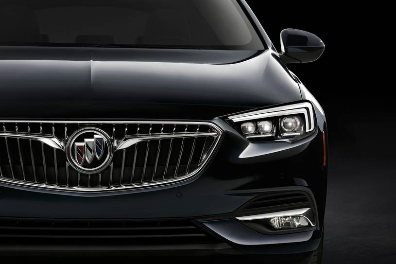 2019 Buick Regal Sportback Pictures 92 Photos Edmunds