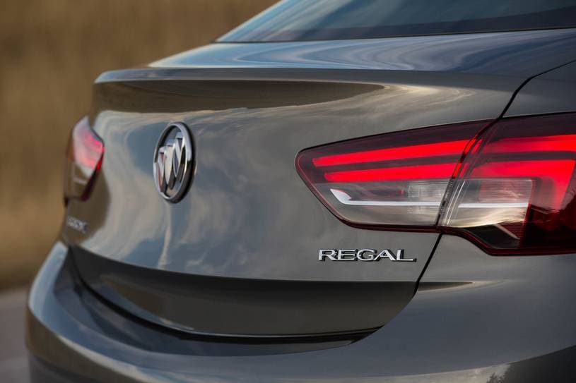 2019 Buick Regal Sportback Pictures 92 Photos Edmunds