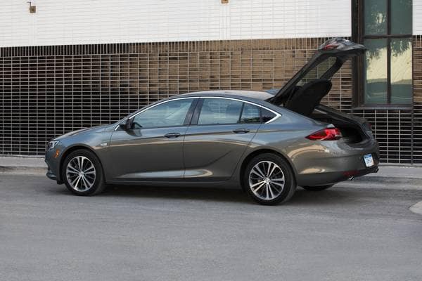 2019 Buick Regal Sportback Vs 2019 Chevrolet Malibu