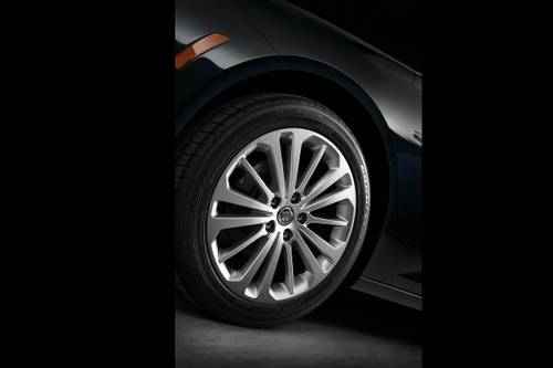 Buick Regal Sportback Essence 4dr Hatchback Wheel