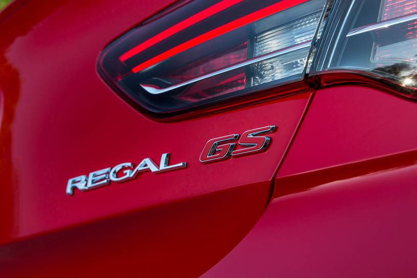 2019 Buick Regal Sportback Pictures 92 Photos Edmunds