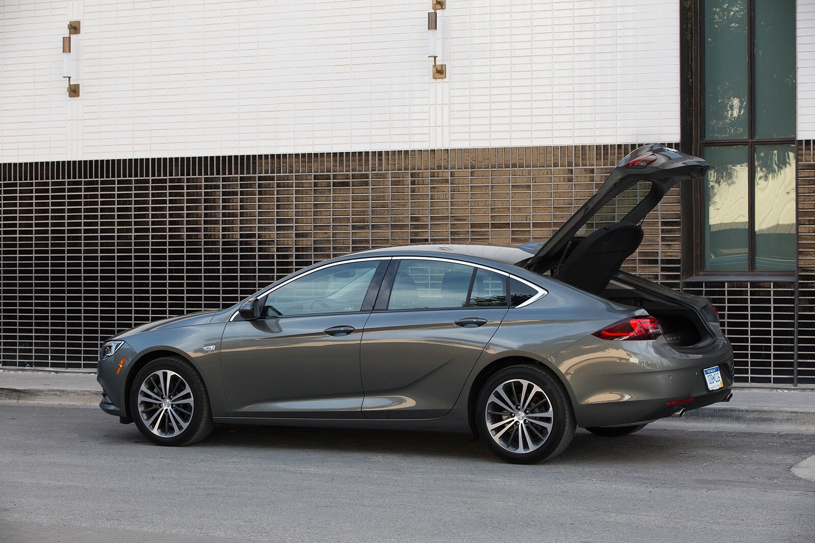 Best Midsize Sedans Top Rated Cars For 2019 Edmunds