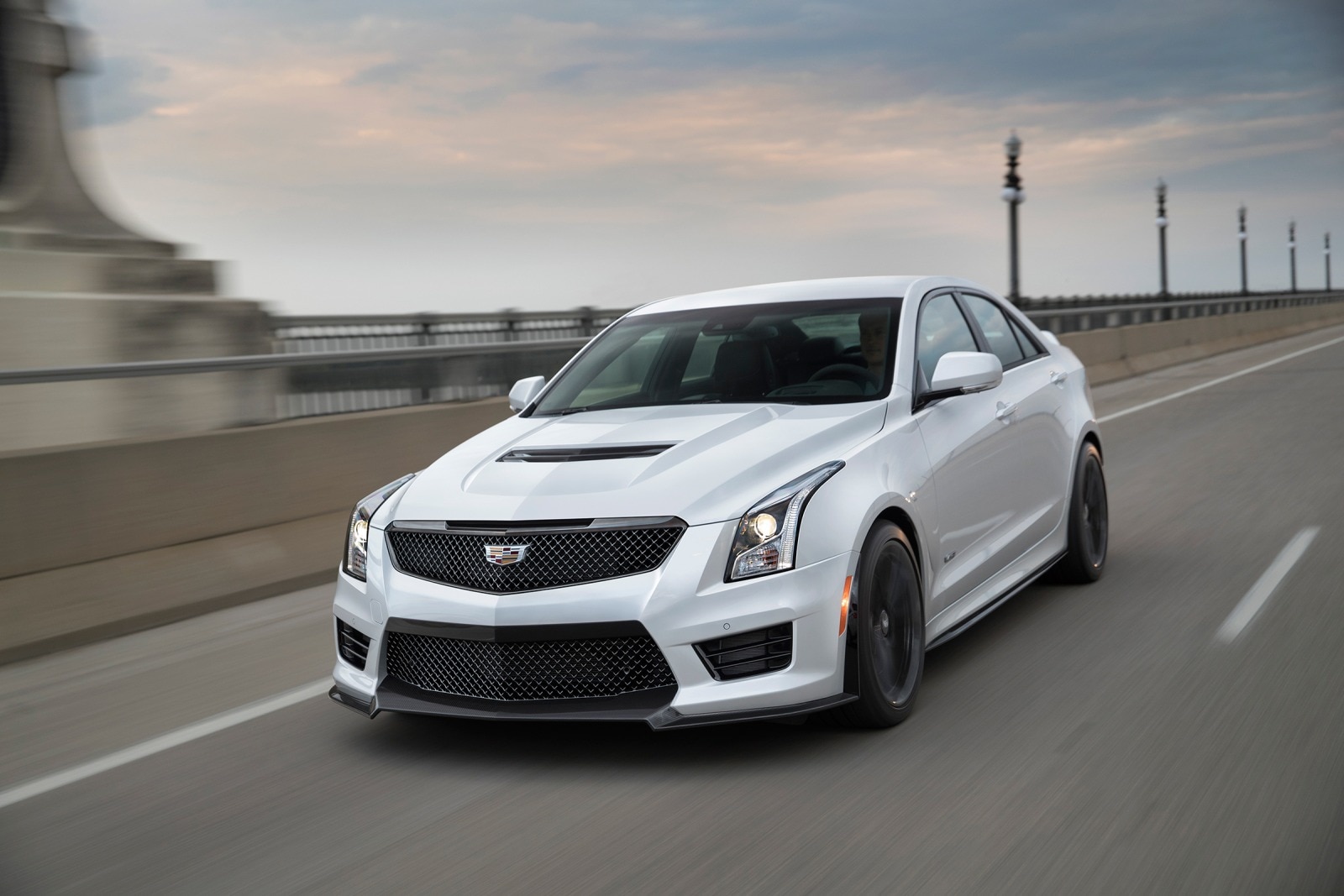 102-012 1/18 キャデラック Cadillac ATS-L レッド 1/18 CADILLAC ATS-L Diecast Metal Model Car gift Collection