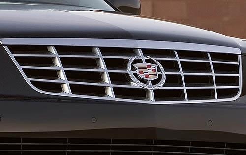 2009 Cadillac DTS Front Grille and Badging