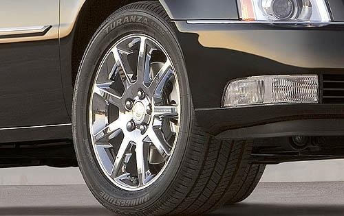 2009 Cadillac DTS Performance Wheel Detail