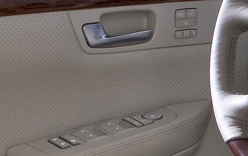 2010 Cadillac DTS Premium Interior Door Panel Detail