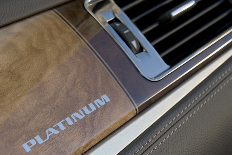 2008 Cadillac Escalade ESV Platinum Edition 4dr SUV Dashboard Detail