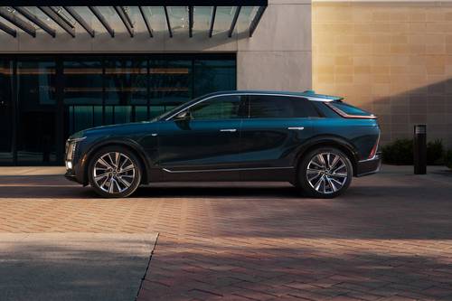 2026 Cadillac LYRIQ Signature Luxury 4dr SUV Profile Shown