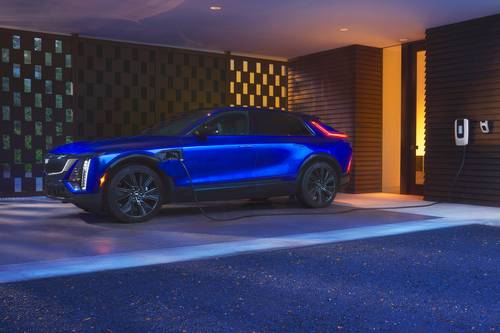 2026 Cadillac LYRIQ Signature Sport 4dr SUV Lifestyle Exterior