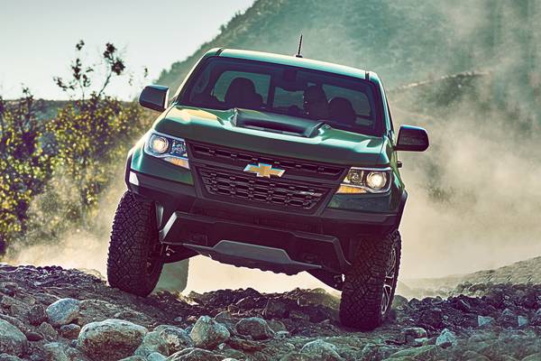 2019 GMC Canyon vs. 2018 Chevrolet Colorado 2019 GMC Canyon vs. 2018 Chevrolet Colorado