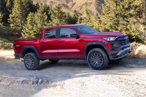 2025 Chevrolet Colorado Trail Boss Crew Cab Pickup Profile
