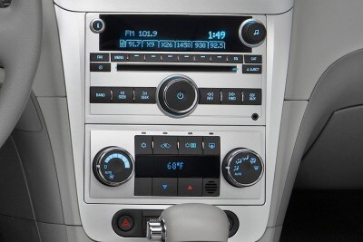 Used 2010 Chevrolet Malibu Hybrid Pictures 17 Photos Edmunds 2010 Chevrolet Malibu Hybrid Fleet Sedan Center Console