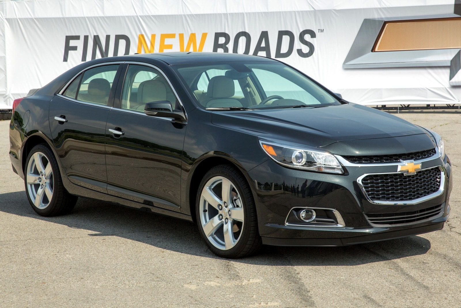 2016 Chevy Malibu Limited Review \u0026 Ratings | Edmunds, image size:1600x1067