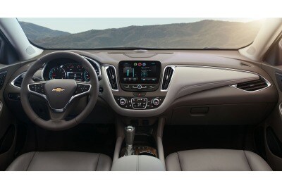 Used 2017 Chevrolet Malibu Pictures 303 Photos Edmunds 2017 Chevrolet Malibu Premier Sedan Dashboard Shown