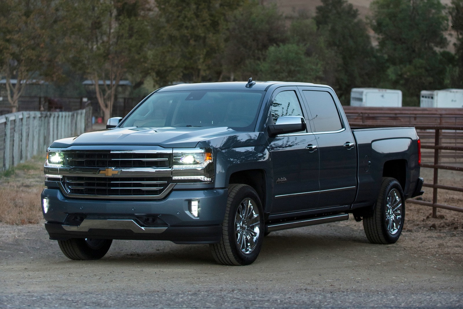 2017 Chevy Silverado 1500 Review & Ratings | Edmunds