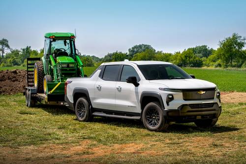 2025 Chevrolet Silverado EV Work Truck Max Range Fleet Crew Cab Pickup Lifestyle Exterior