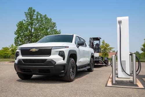 2025 Chevrolet Silverado EV Work Truck Max Range Fleet Crew Cab Pickup Lifestyle Exterior