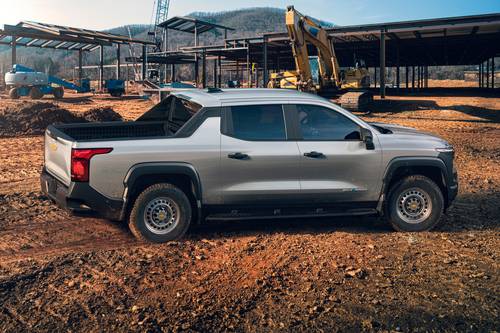 2025 Chevrolet Silverado EV Work Truck Max Range Fleet Crew Cab Pickup Profile