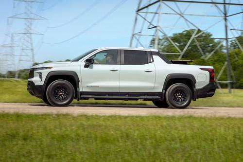 2025 Chevrolet Silverado EV Work Truck Max Range Fleet Crew Cab Pickup Profile