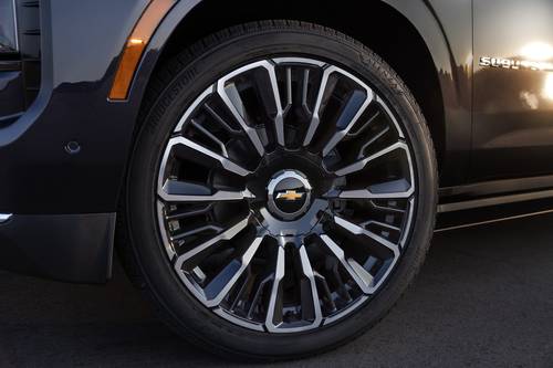 2025 Chevrolet Suburban High Country 4dr SUV Wheel